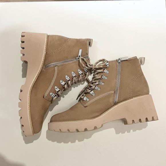 Dolce Vita NWOT  lace up  chunky heel Ankle Boots size 8.5 Tan - Picture 2 of 10